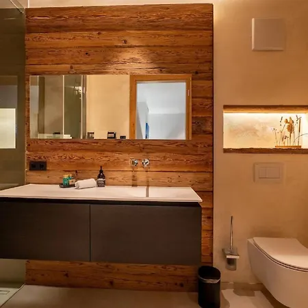 Contemporary Austrian Recently Completed Appartamento Saalbach-Hinterglemm